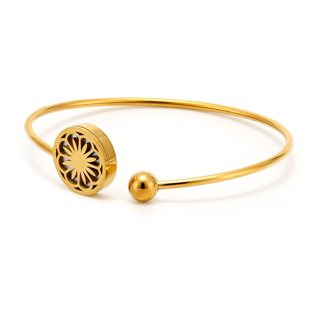 Kaze Round Hollow Flower Pattern Bracelet | 18K Gold Classic Floral Open Bangle Adjustable