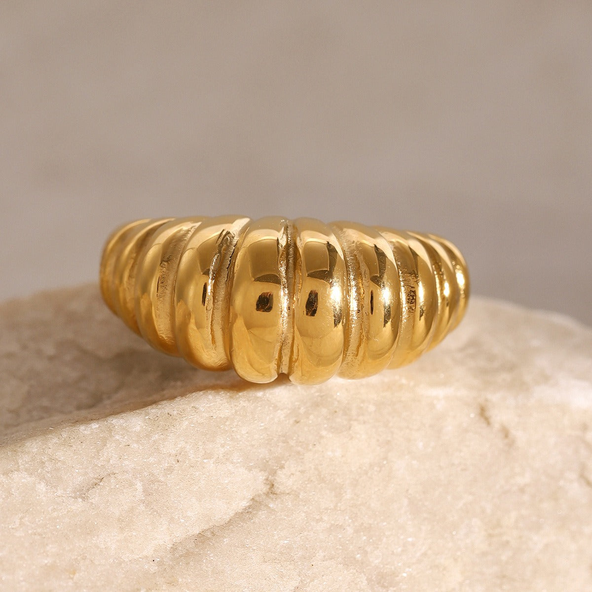 Kaze Croissant-Shaped Textured Personality Ring | 18K Gold Unique Fashion Ring