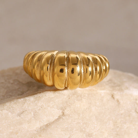 Kaze Croissant-Shaped Textured Personality Ring | 18K Gold Unique Fashion Ring