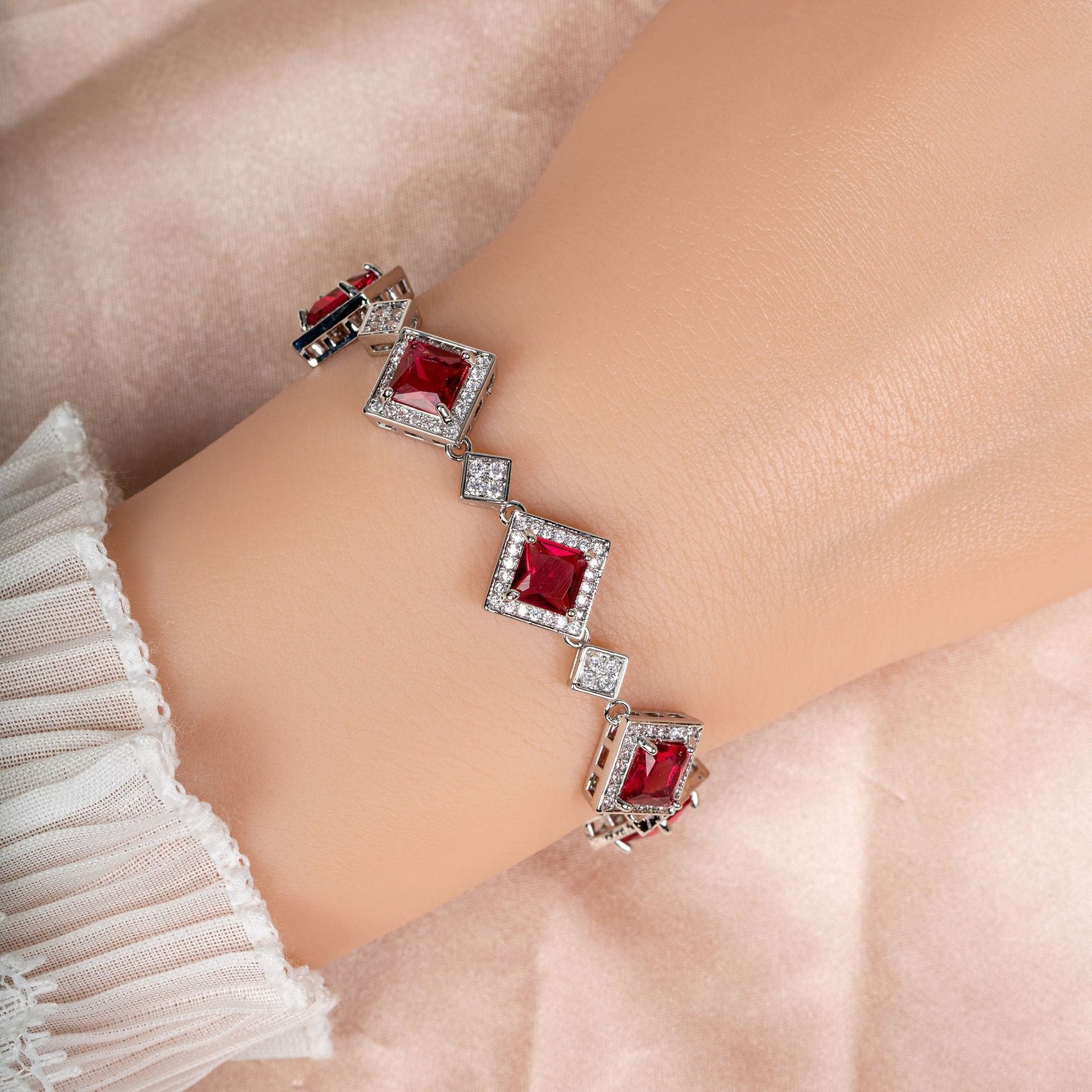 Kaze Square Star Triangular Zirconia Bracelet | S925 Silver Geometric Bracelet White base with rose red
