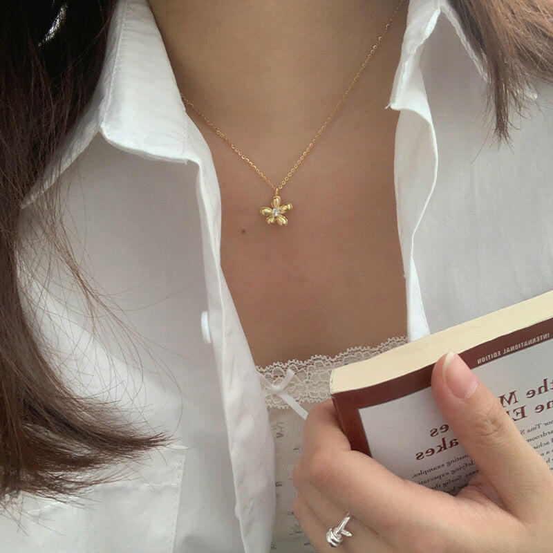 Kaze S925 Egg Blossom Pendant Necklace | Sterling Silver Floral Clavicle Chain Necklace