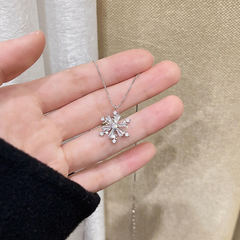 Kaze Zircon Ice Crystal Snowflake Necklace | Silver, Gold &amp; Rose Gold Pendant Necklace