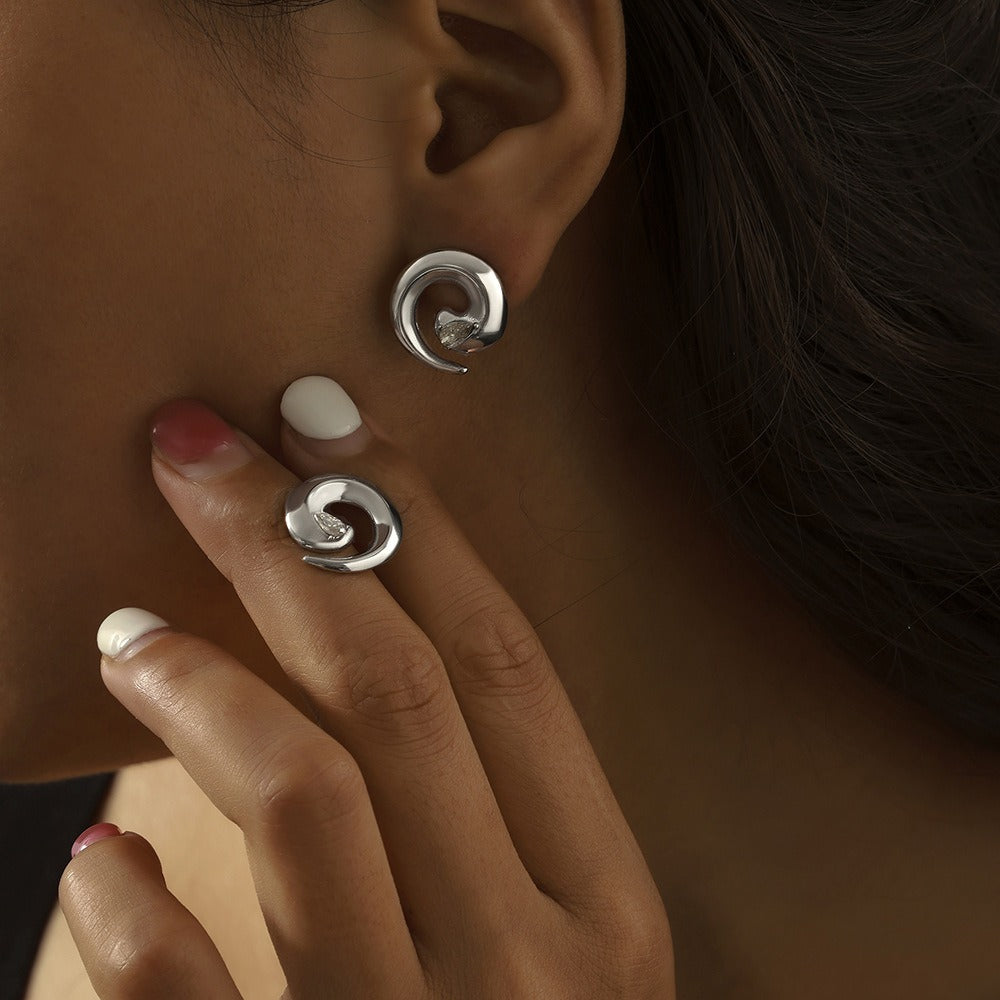 Kaze Rotating Thread Diamond Earring and Ring Set | 18K Gold Innovative Luxury Jewellery Set