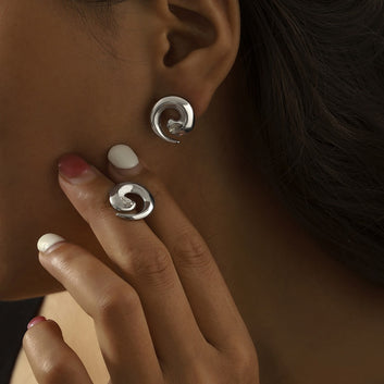 Kaze Rotating Thread Diamond Earring and Ring Set | 18K Gold Innovative Luxury Jewellery Set