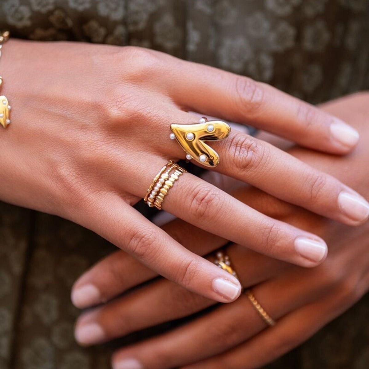 Kaze Exquisite Heart-Shaped Pearl Inlay Ring | 18K Gold Romantic Pearl Ring Size 7