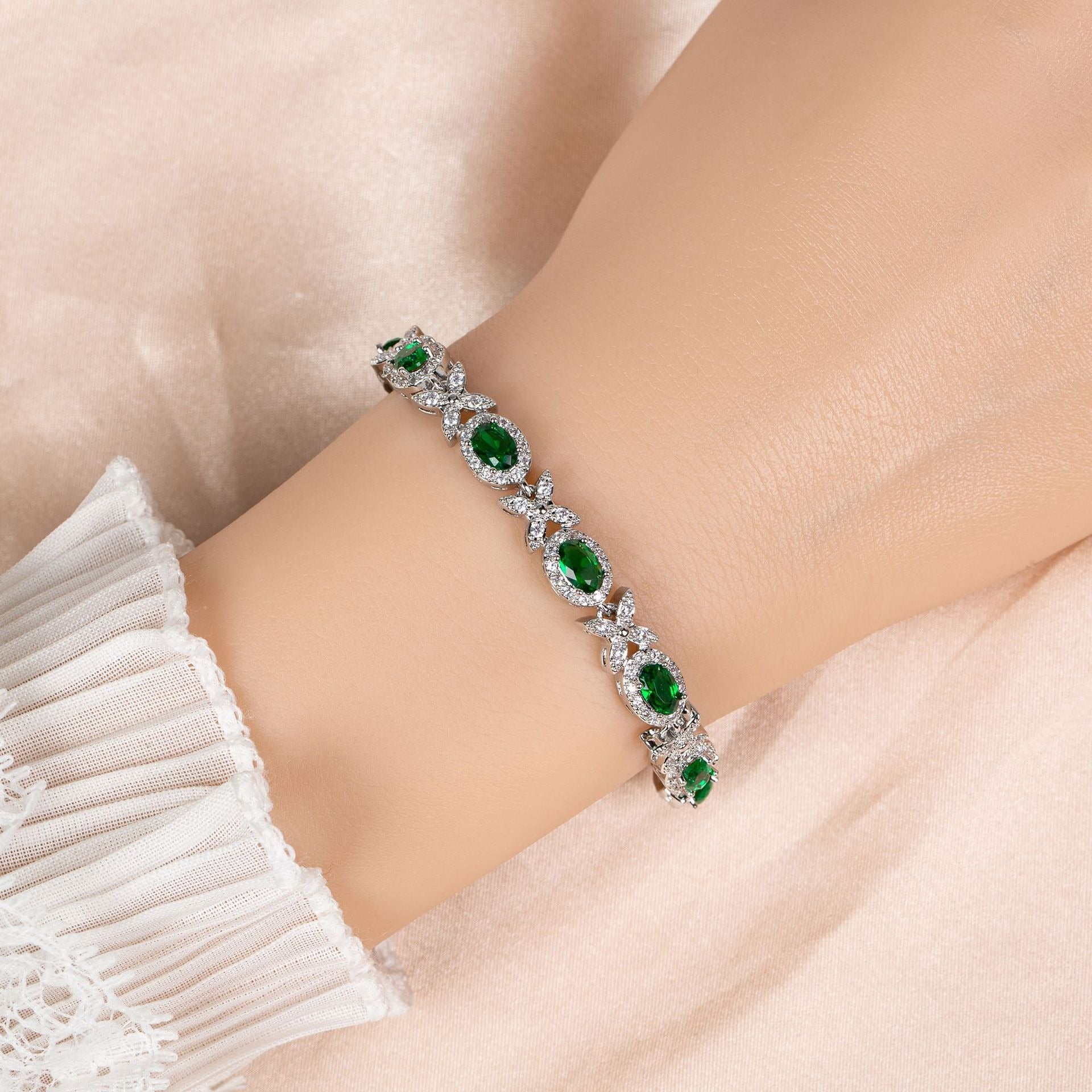 Kaze Four-Pointed Star Zircon Bracelet | S925 Silver Star Bracelet in 5 Colours White base green