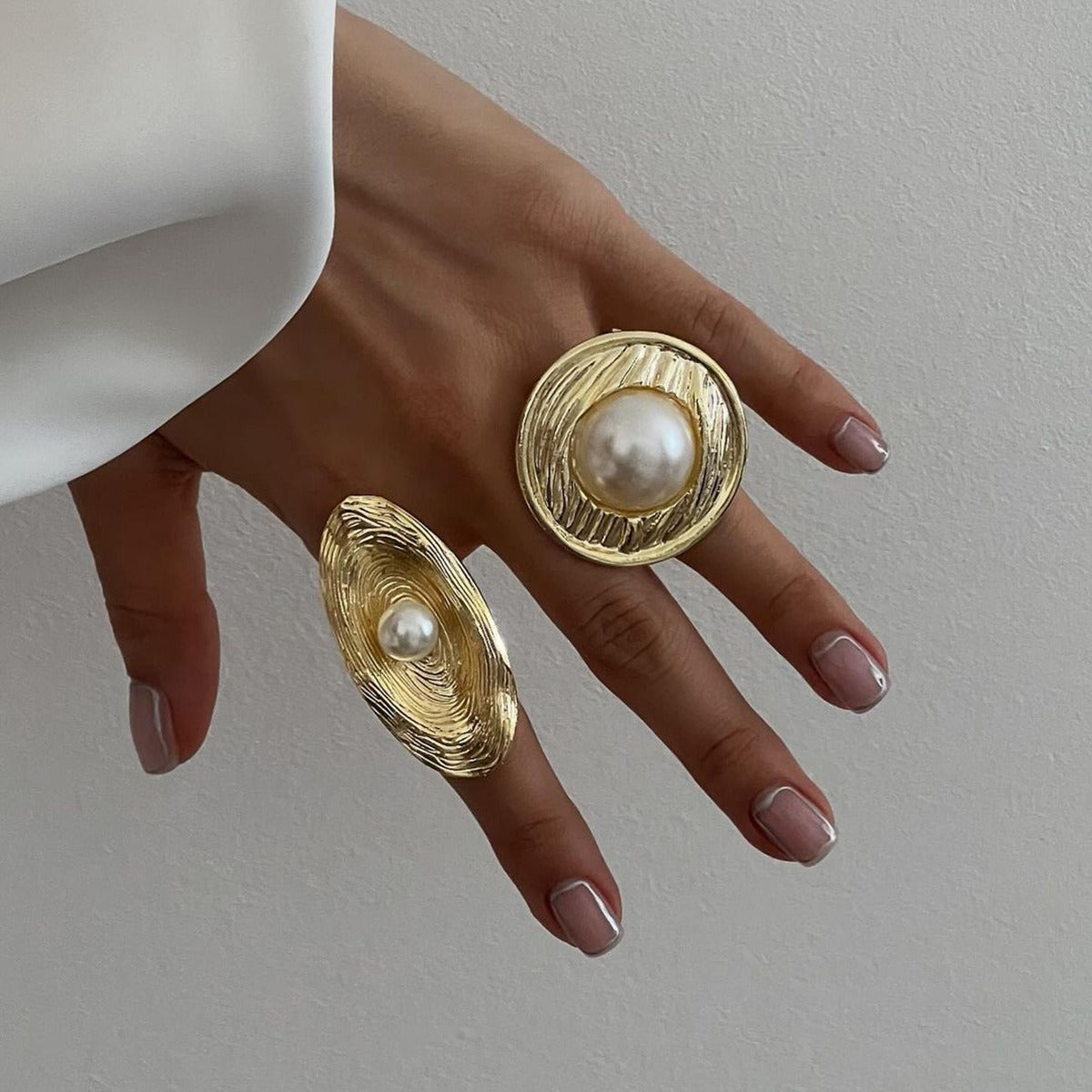 Kaze Oval Pearl Inlay Textured Ring | 18K Gold Adjustable Pearl Ring