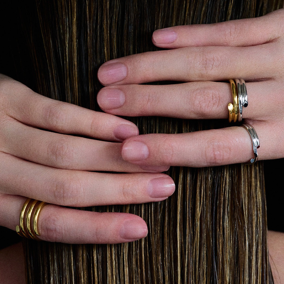 Kaze 18K Gold and Silver Band Ring | Classic Two-Tone Band Ring in Sizes 6–10 US