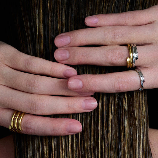 Kaze 18K Gold and Silver Band Ring | Classic Two-Tone Band Ring in Sizes 6–10 US