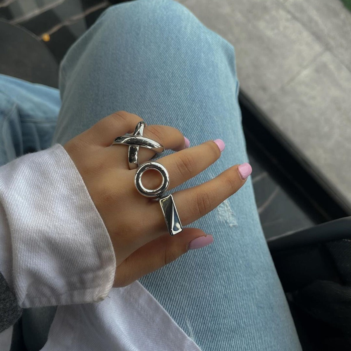 Kaze Simple Hollow Round Design Ring | 18K Gold Minimalist Circle Ring in Gold &amp; Silver Size 7