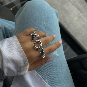 Kaze Simple Hollow Round Design Ring | 18K Gold Minimalist Circle Ring in Gold &amp; Silver Size 7