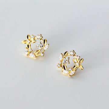Kaze Silver Four-Leaf Clover Stud Earrings | Elegant Lucky Charm Earrings in Gold