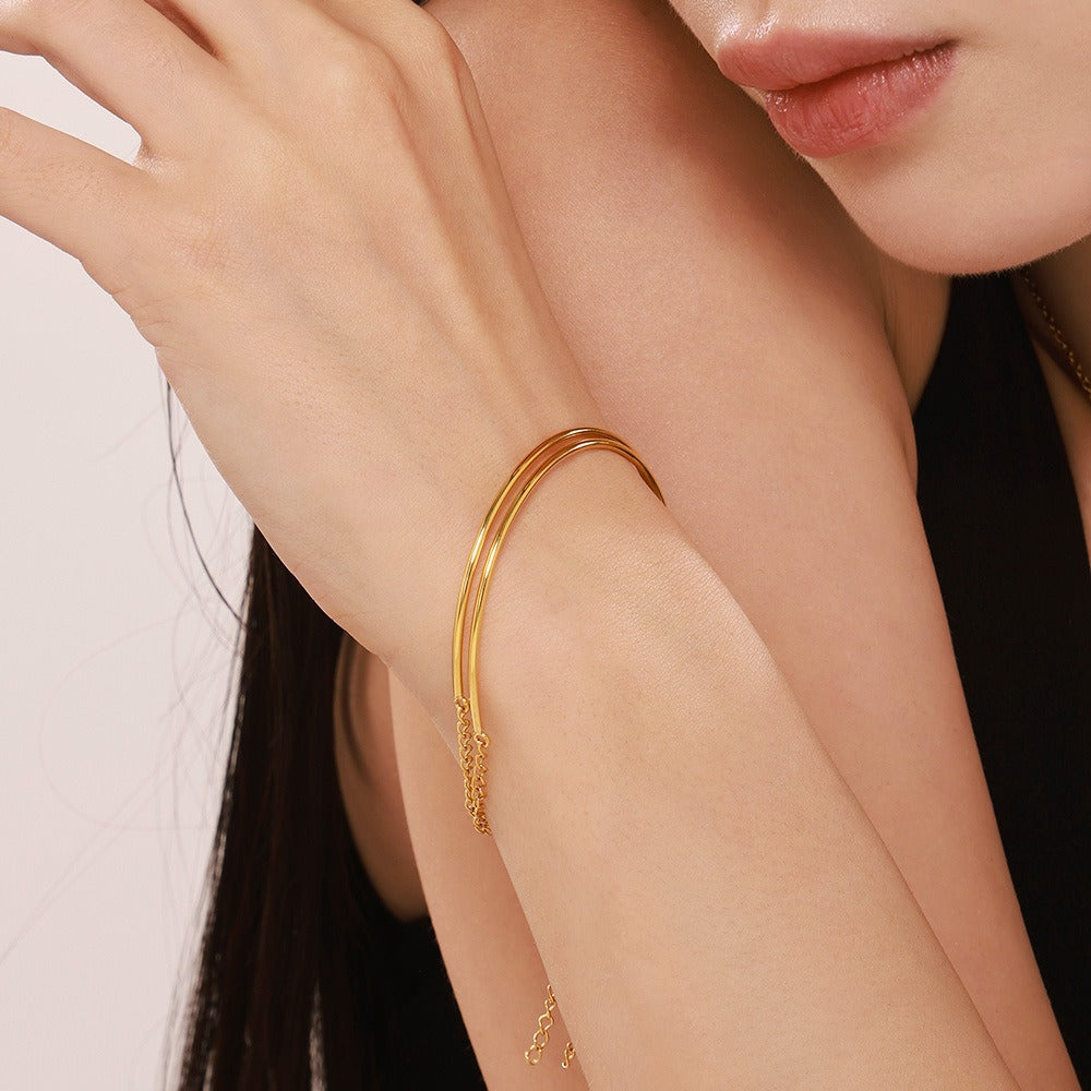 Kaze C-Shape Chain Open Bangle | 18K Gold Classic Fashion Bracelet