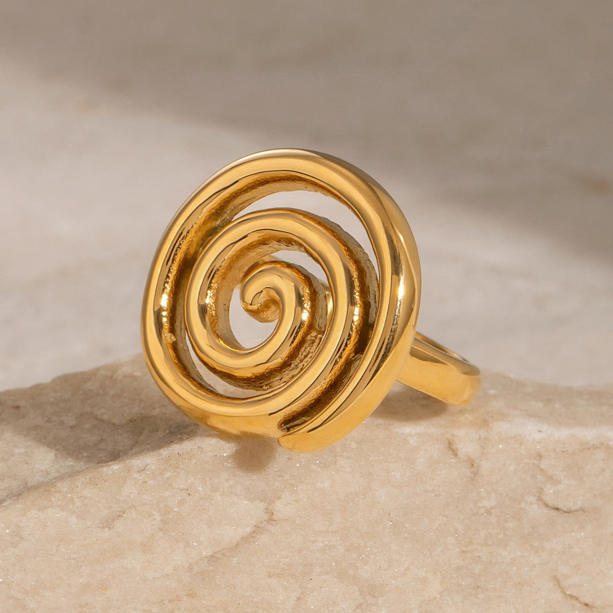 Kaze Spiral Minimalist Ring | 18K Gold Elegant Spiral Design Ring