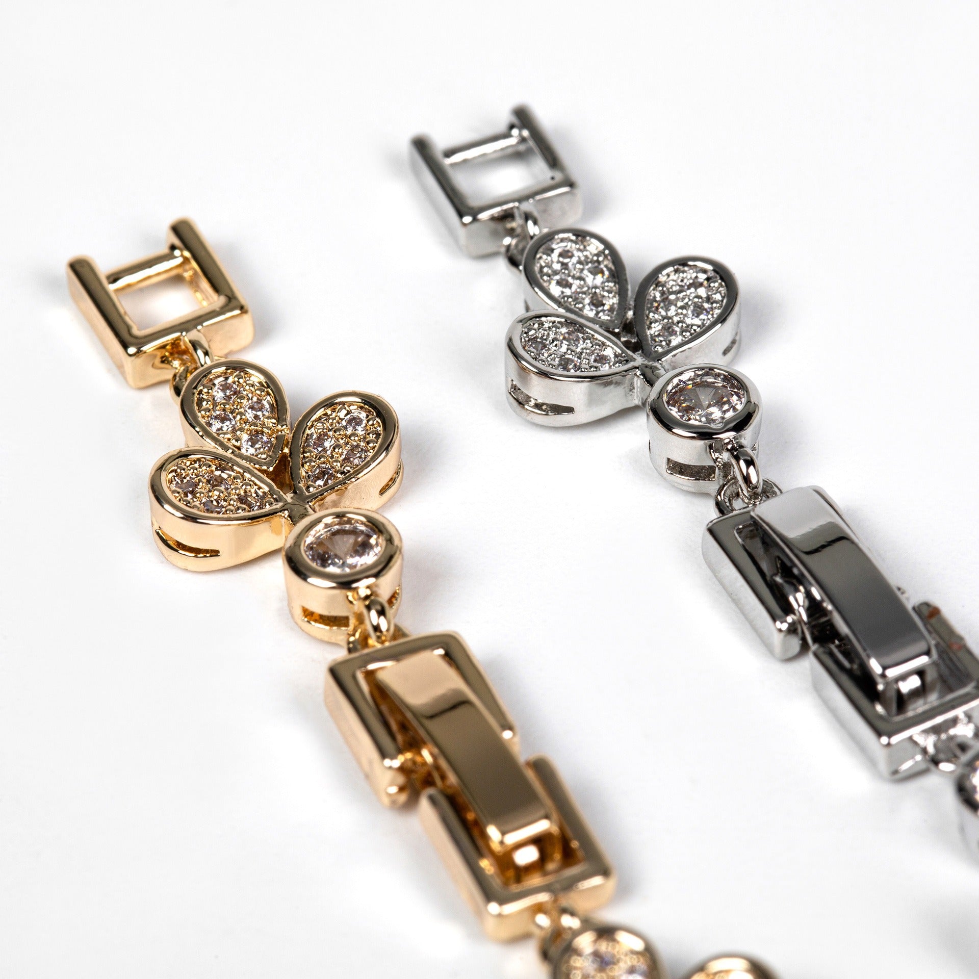 Kaze Teardrop Clover Bracelet | Light Luxury Clover Bracelet in Gold &amp; White