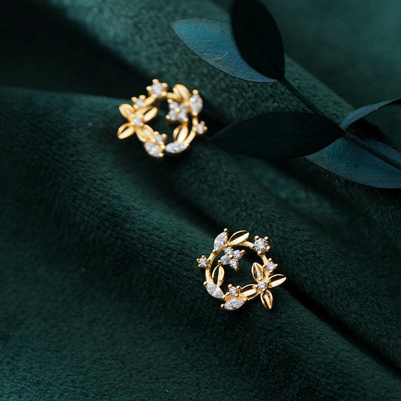 Kaze Silver Four-Leaf Clover Stud Earrings | Elegant Lucky Charm Earrings in Gold