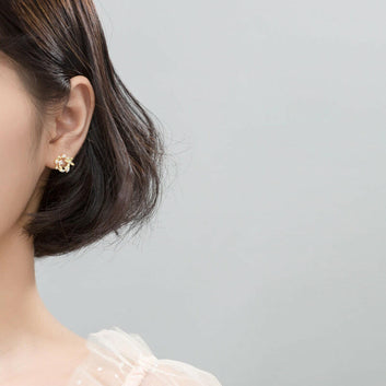 Kaze Silver Four-Leaf Clover Stud Earrings | Elegant Lucky Charm Earrings in Gold