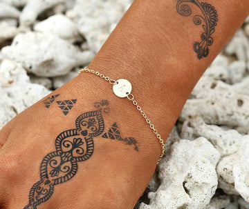 Kaze Adjustable Gold-Tone Initial Bracelet | Personalised Letter Bracelet in 26 Variants