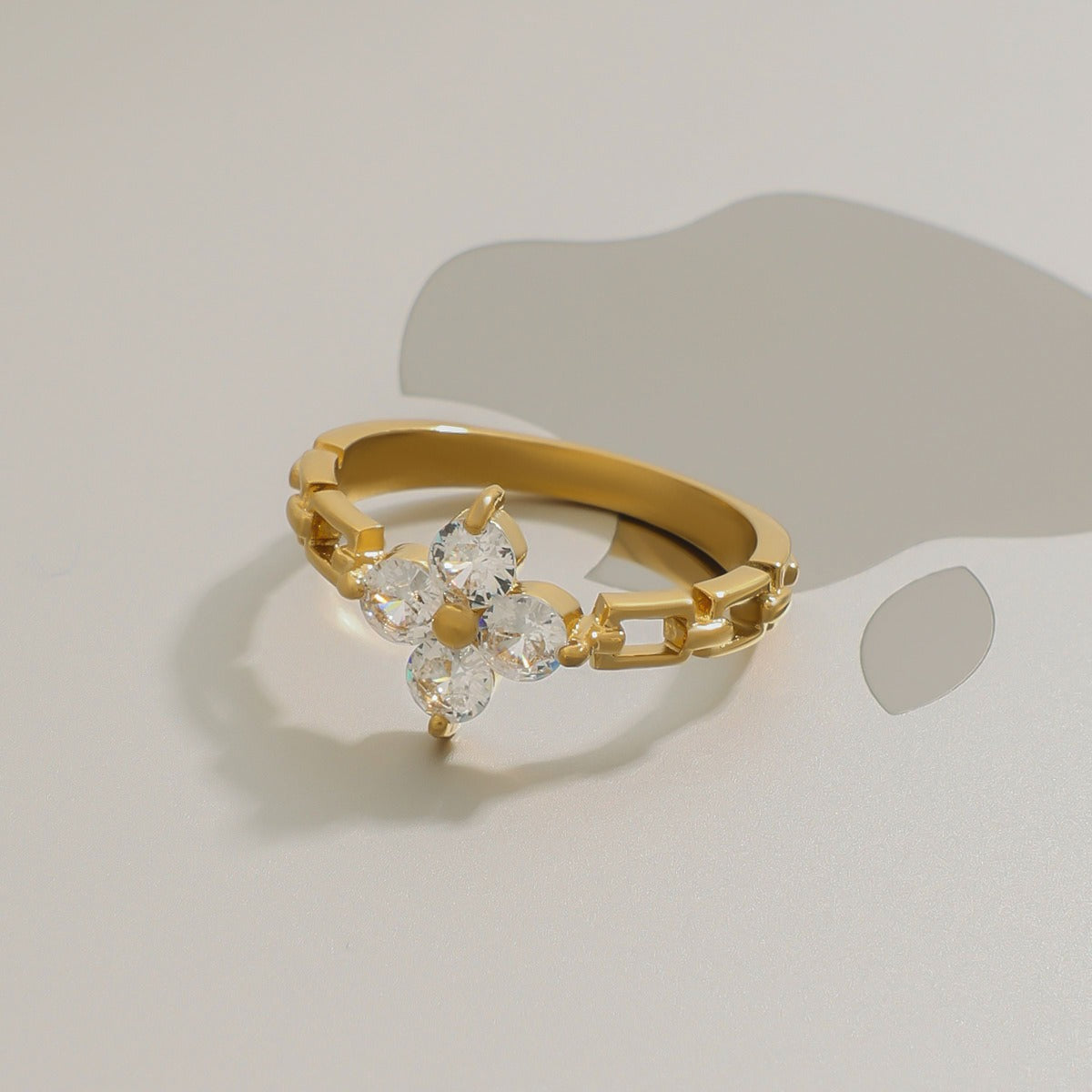 Kaze Flower Gemstone Ring | 18K Gold Floral Ring with Gemstone Detail