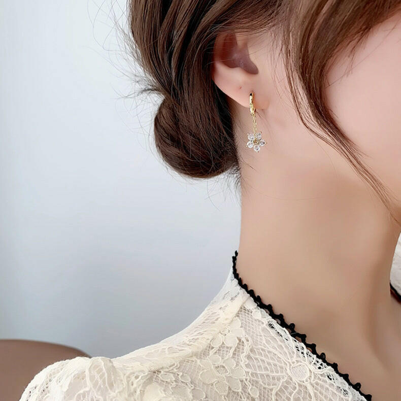 Kaze Floral Zircon Drop Chain Earrings | Gold Flower Crystal Chain Earrings