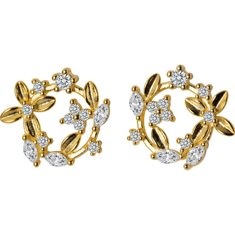 Kaze Silver Four-Leaf Clover Stud Earrings | Elegant Lucky Charm Earrings in Gold Gold