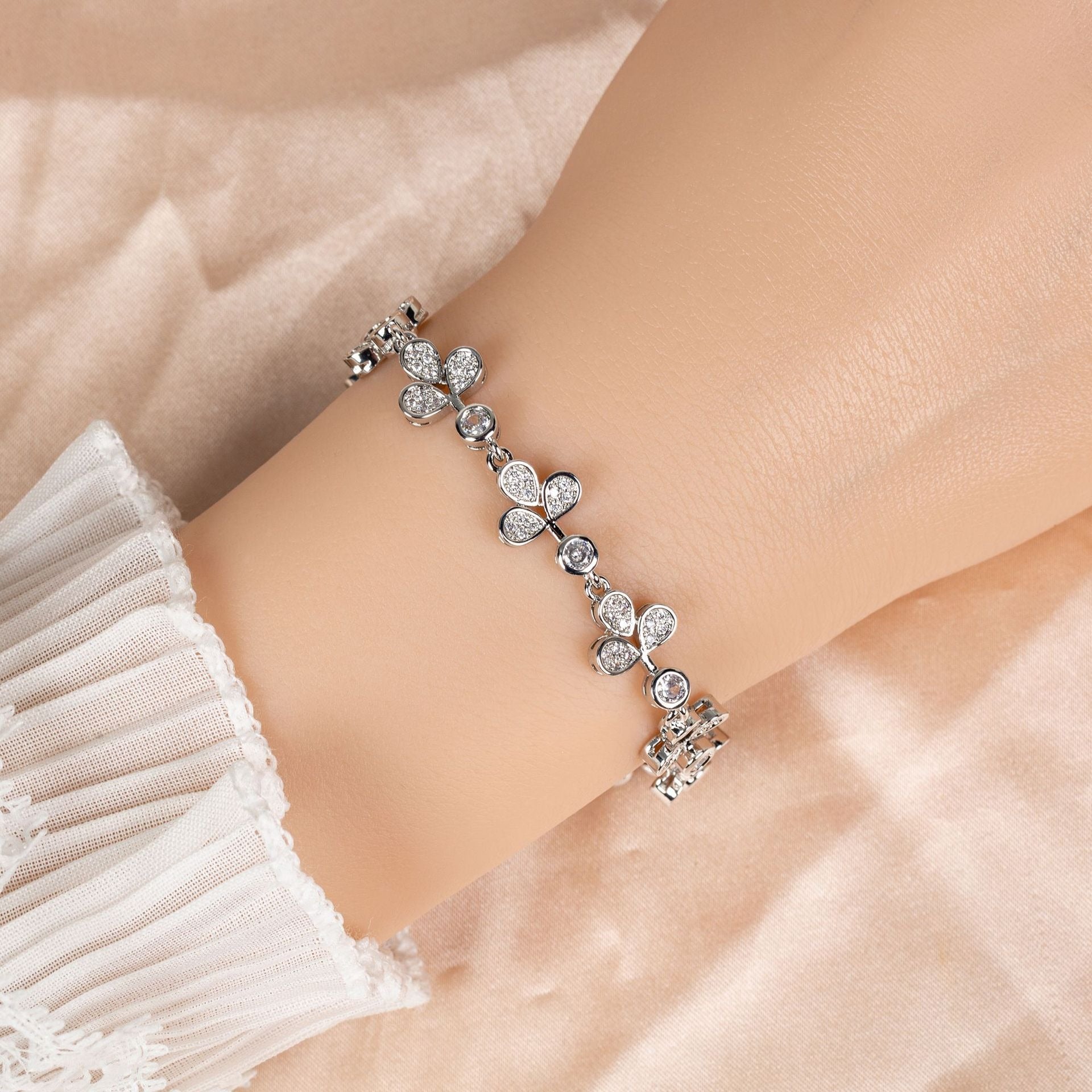Kaze Teardrop Clover Bracelet | Light Luxury Clover Bracelet in Gold &amp; White White on white