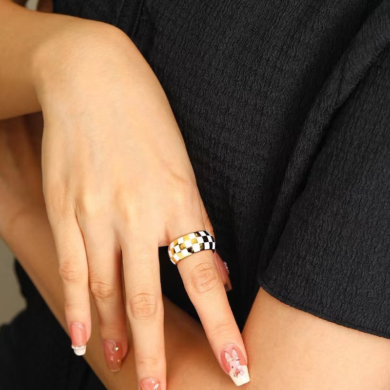 Kaze Vintage Checkered Pattern Ring | 18K Gold Titanium Steel Ring Sizes 6–9 US