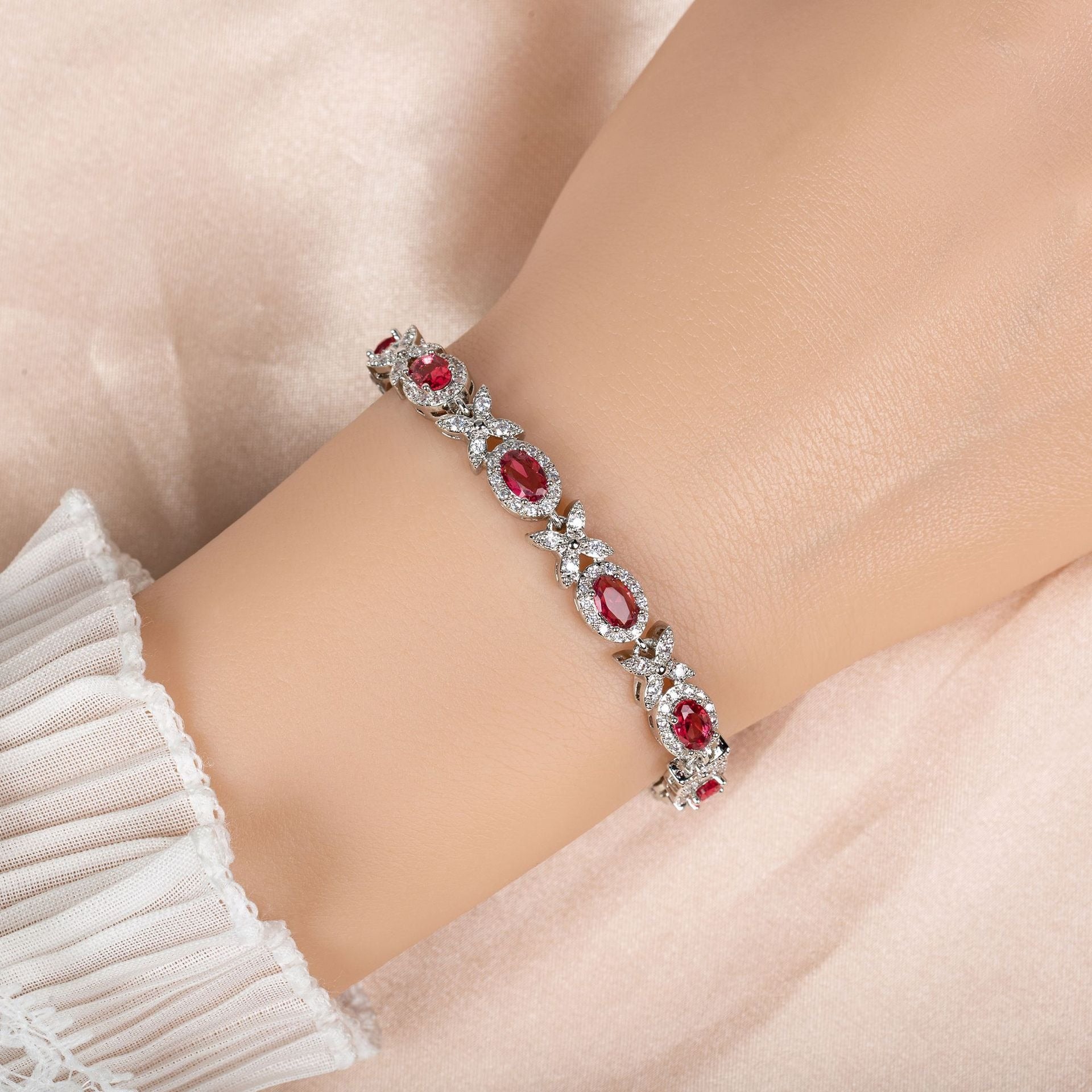 Kaze Four-Pointed Star Zircon Bracelet | S925 Silver Star Bracelet in 5 Colours White base with rose red