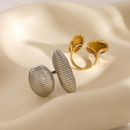 Kaze Elegant Oval Ribbed Texture Ring | 18K Gold Adjustable Ring in Gold &amp; Silver