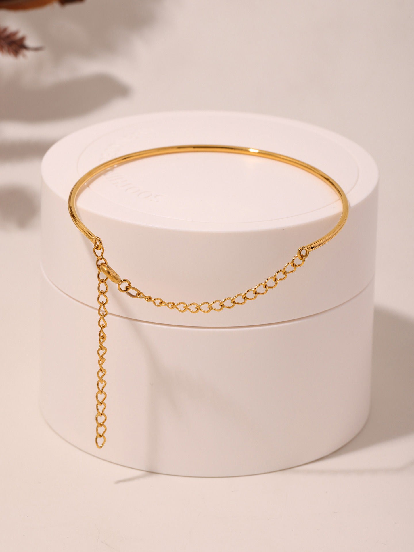 Kaze C-Shape Chain Open Bangle | 18K Gold Classic Fashion Bracelet