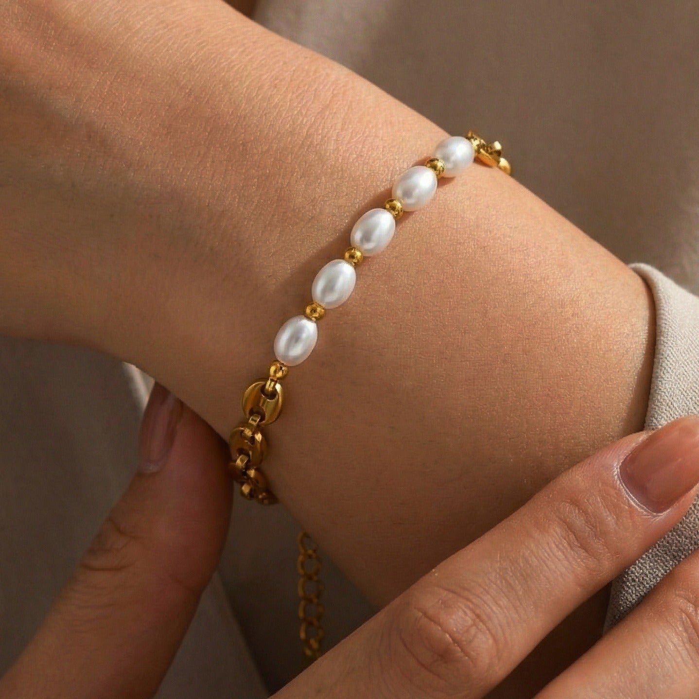 Kaze 18K Gold Pearl and Titanium Steel Bracelet | Luxury Pearl Titanium Bracelet