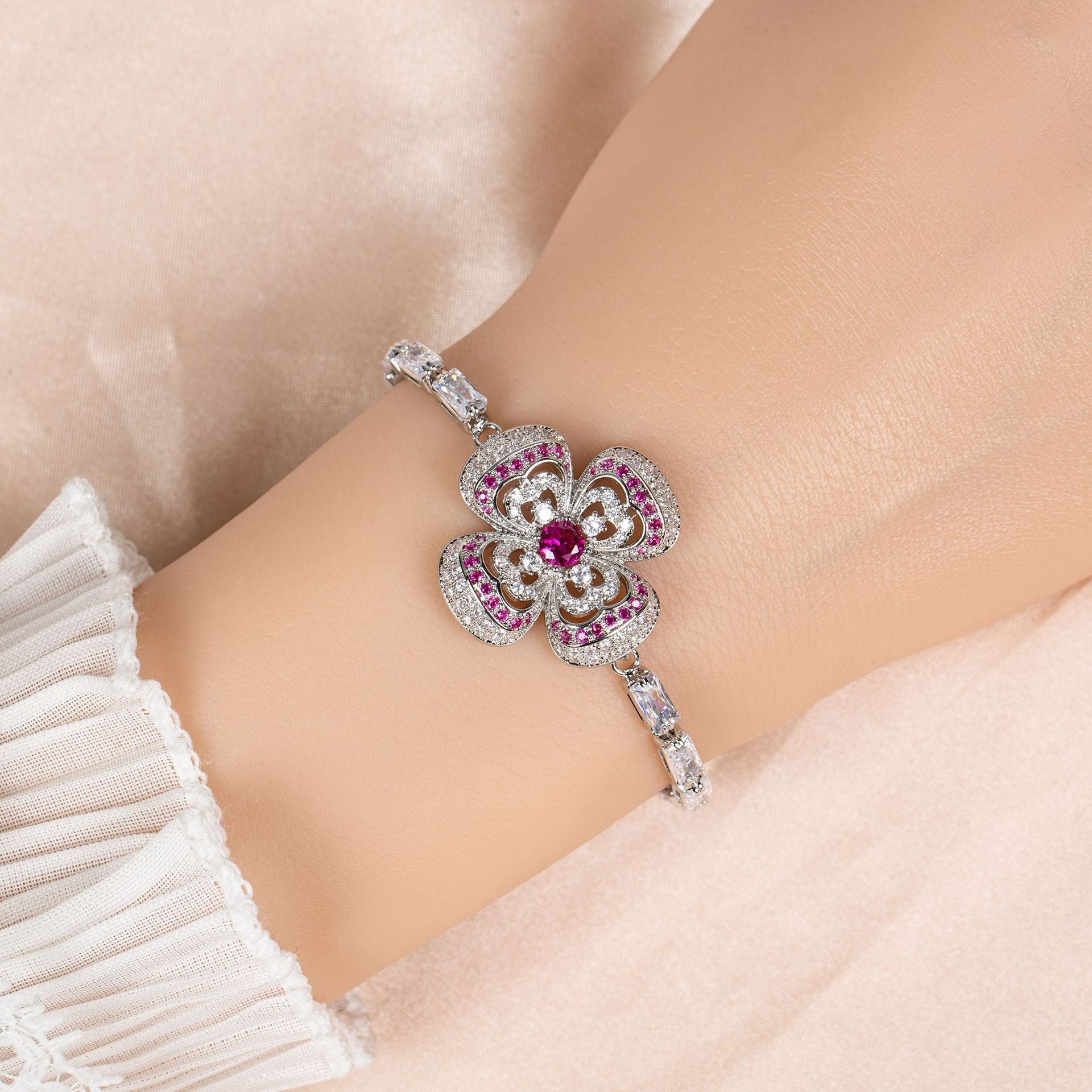 Kaze Openwork Four-Leaf Clover Bracelet | S925 Silver Cubic Zirconia Bracelet Rose-Red on a White Background