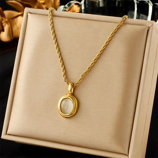 Black and White Gemstone Vintage Hemp Flowers Necklace White