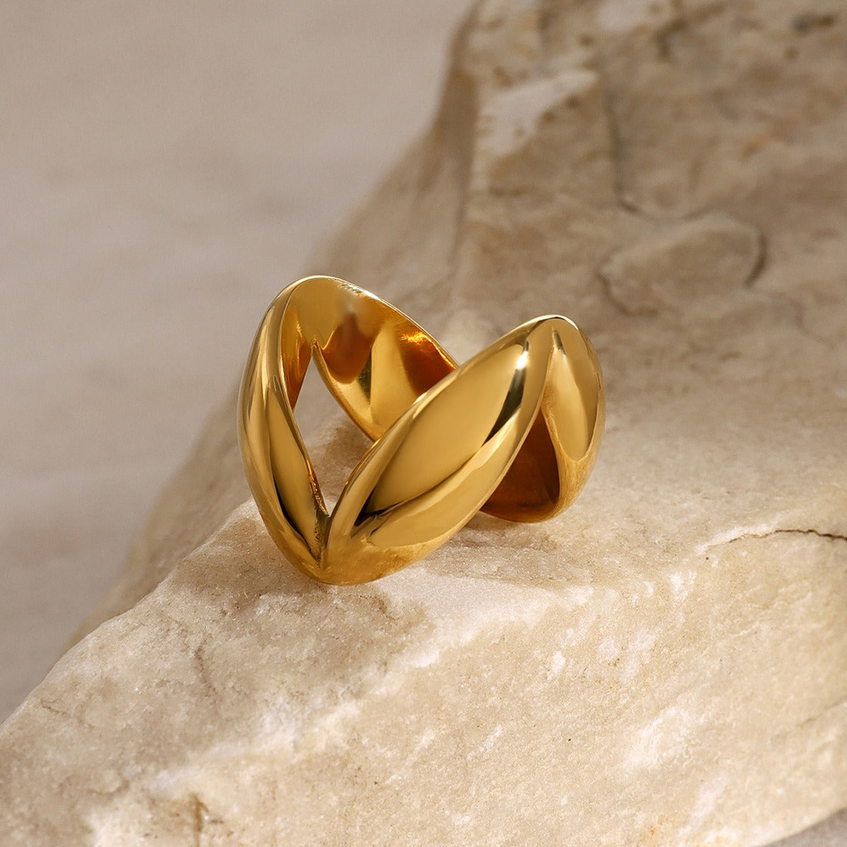Kaze Elegant V-Shaped Simple Style Ring | 18K Gold Minimalist Ring in Gold &amp; Silver