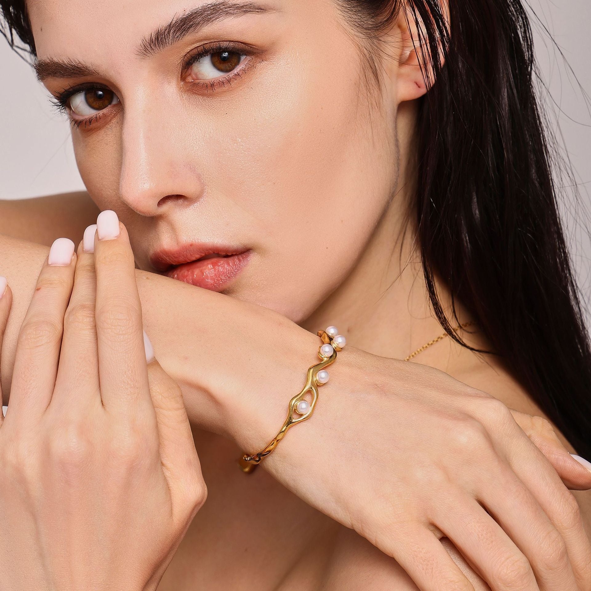 Kaze Irregular C-Shape Pearl Bangle | 18K Gold Pearl Inlaid Open Bracelet in Gold &amp; Silver