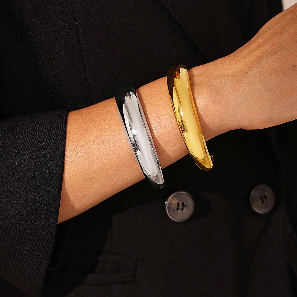 Kaze Classic C-Shape Open Bangle | 18K Gold Adjustable Fashion Bracelet in Gold &amp; Silver