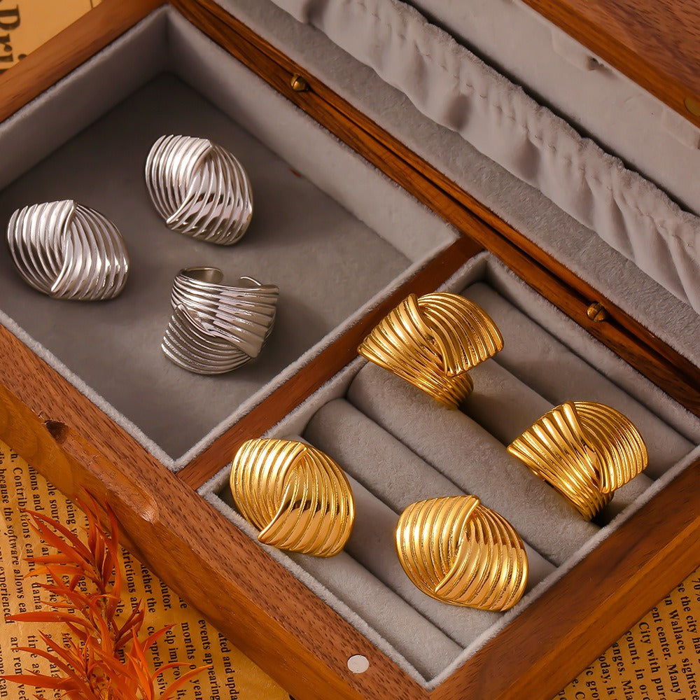 18K Gold Fashionable Personality Linear Pattern Design Simple Style Earring and Ring Set