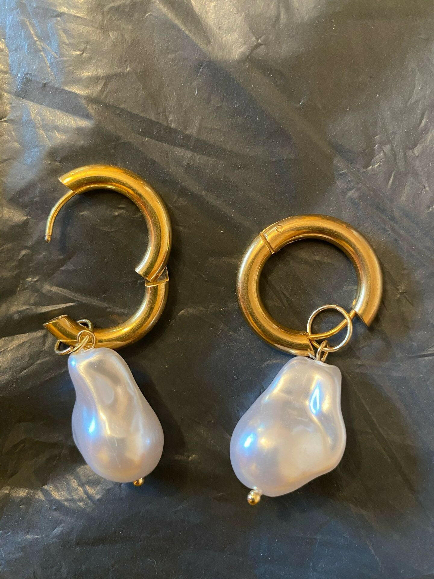 Kaze Irregular Gold Pearl Earrings | Asymmetric Gold &amp; Freshwater Pearl Earrings