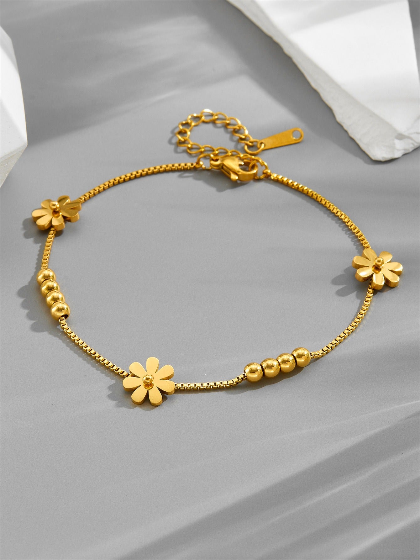 Kaze 18K Gold Small Daisy Bean Lucky Bead Bracelet | Titanium Steel Floral Bead Bracelet