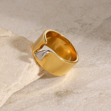 Kaze Tear-Effect Gold and Silver Ring | 18K Gold Avant-Garde Ring in Sizes 6–8 US