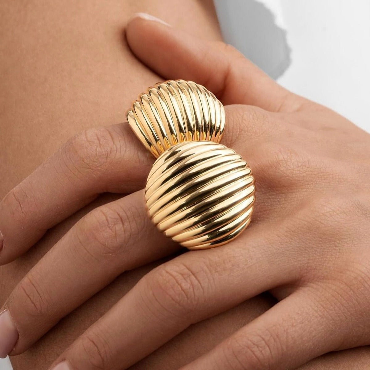 Kaze Hip-Hop Geometric Gemstone Thread Ring | 18K Gold Inlaid Statement Ring in 2 Styles