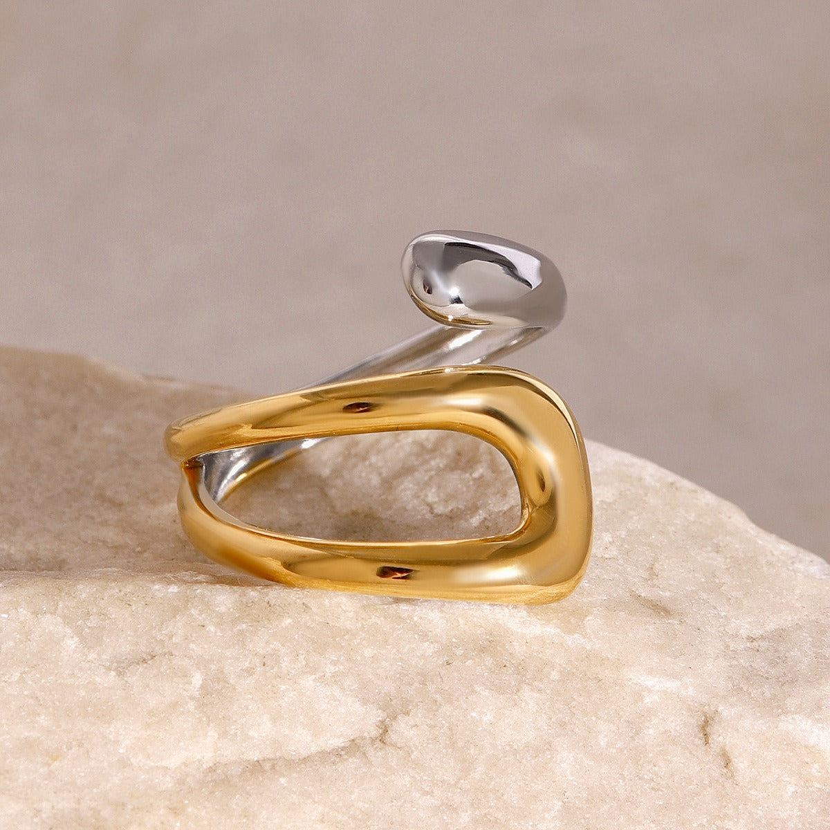 Kaze Gold and Silver Contrast Geometric Ring | 18K Gold Two-Tone Noble Design Ring