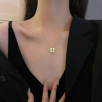 Kaze Four-Leaf Clover and Heart Pendant Necklace | Gold Titanium Steel Lucky Love Necklace