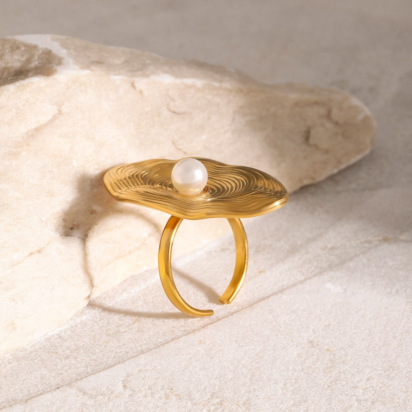 Kaze Oval Pearl Inlay Textured Ring | 18K Gold Adjustable Pearl Ring