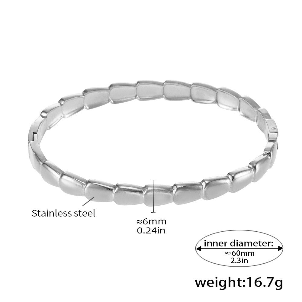 Kaze Geometric Classic Vintage Bracelet | 18K Gold Retro-Inspired Bracelet in Gold &amp; Silver