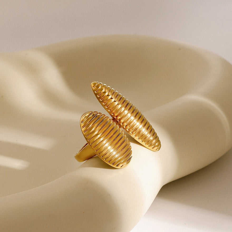 Kaze Elegant Oval Ribbed Texture Ring | 18K Gold Adjustable Ring in Gold &amp; Silver