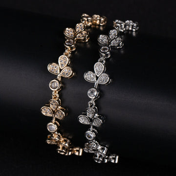 Kaze Teardrop Clover Bracelet | Light Luxury Clover Bracelet in Gold &amp; White