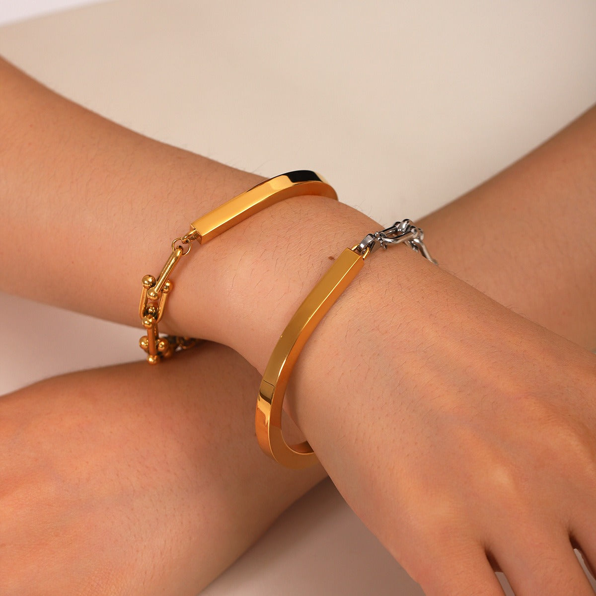 Kaze 18K Gold Horseshoe Buckle Chain Bracelet | U-Shaped Clasp Lucky Bracelet in 2 Styles