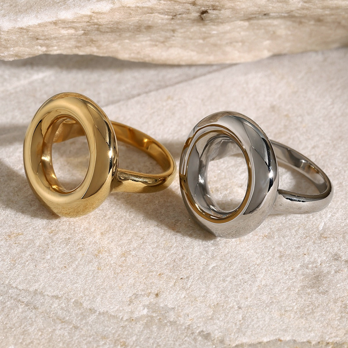 Kaze Simple Hollow Round Design Ring | 18K Gold Minimalist Circle Ring in Gold &amp; Silver Size 7
