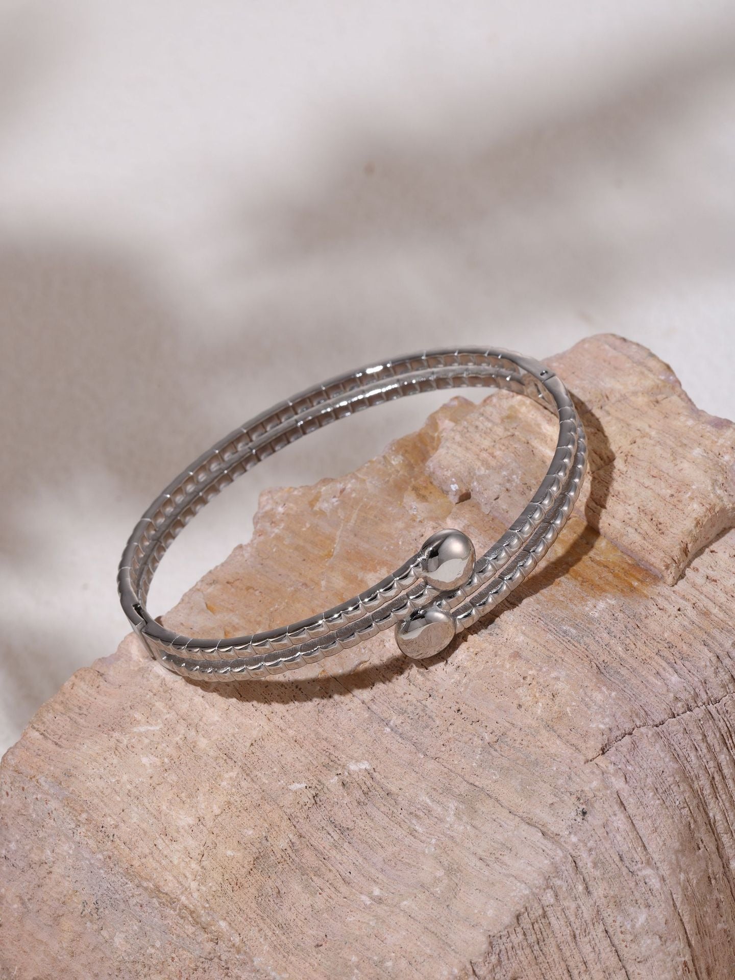 Kaze Double-Layer Textured Bracelet | 18K Gold Adjustable High-End Bracelet in Gold &amp; Silver